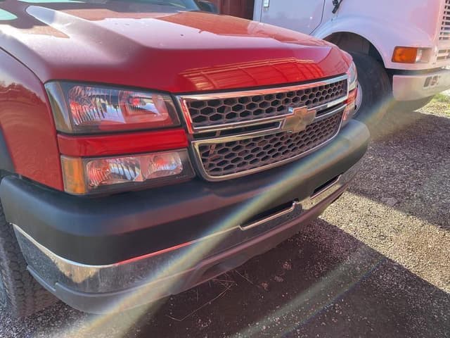 Image of Chevrolet 3500 equipment image 3