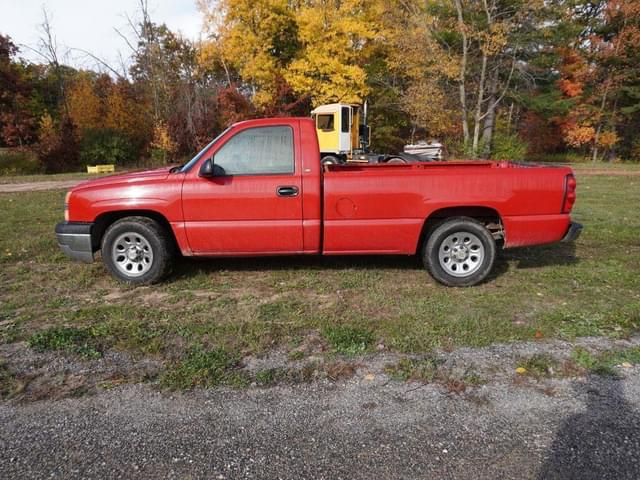 Image of Chevrolet 1500 equipment image 3