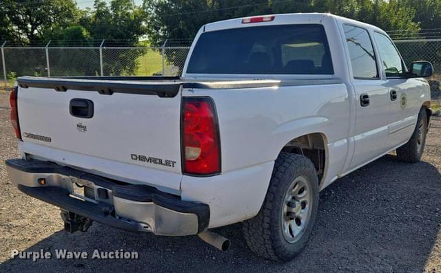 Image of Chevrolet 1500 equipment image 4