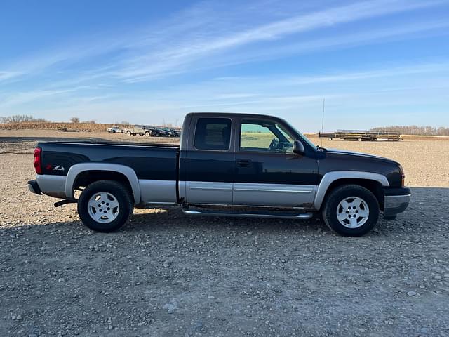 Image of Chevrolet 1500 equipment image 3