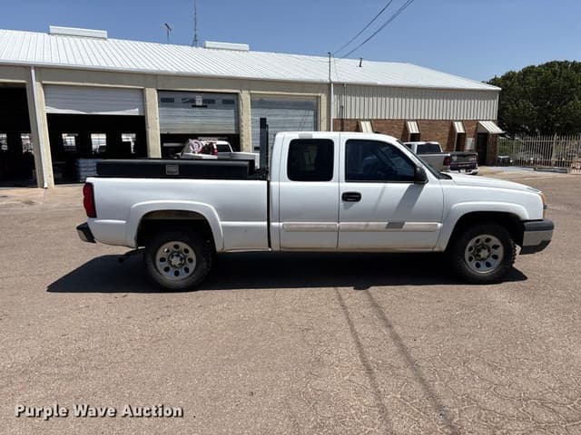 Image of Chevrolet 1500 equipment image 3