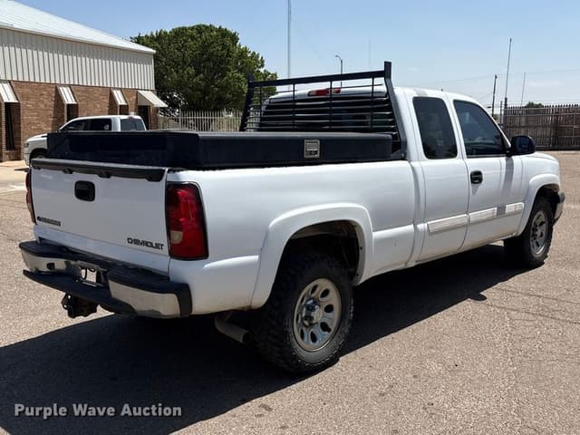 Image of Chevrolet 1500 equipment image 4
