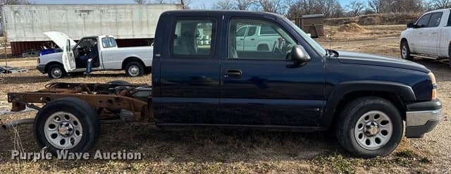 Image of Chevrolet 1500 equipment image 3