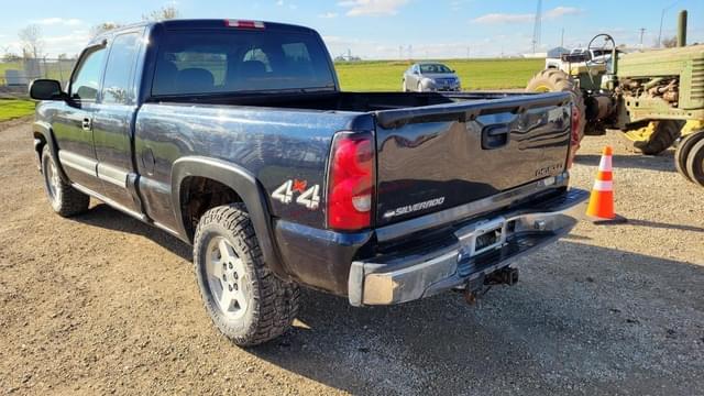 Image of Chevrolet Silverado equipment image 2