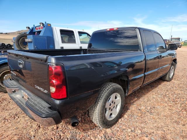 Image of Chevrolet 1500 equipment image 3