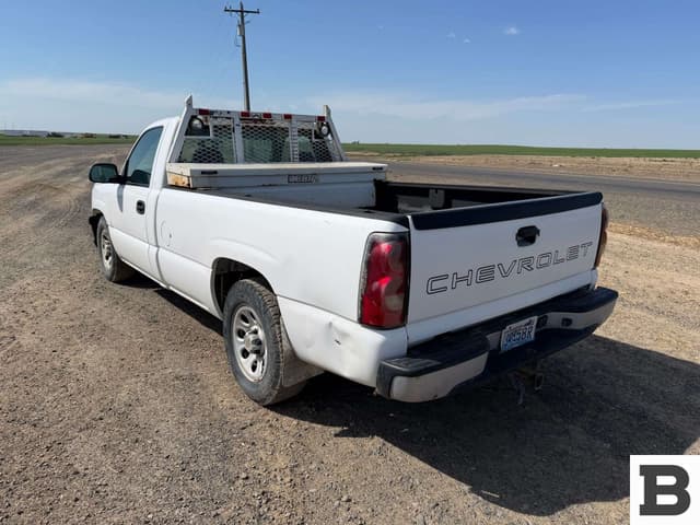 Image of Chevrolet 1500 equipment image 2