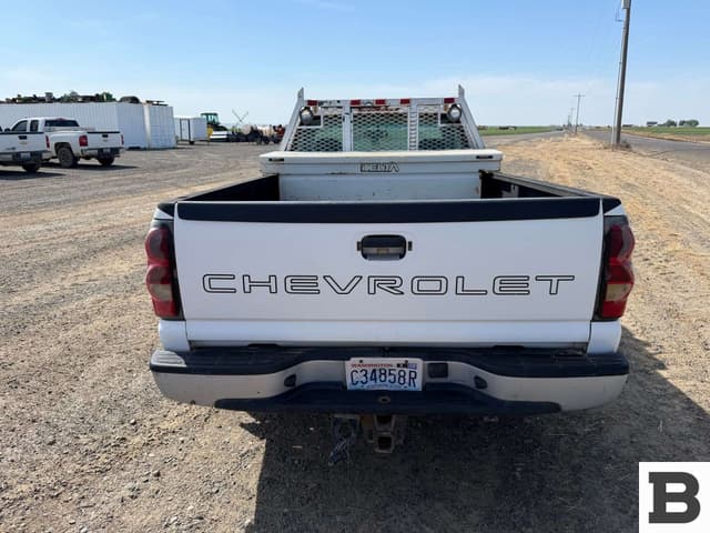 Image of Chevrolet 1500 equipment image 3