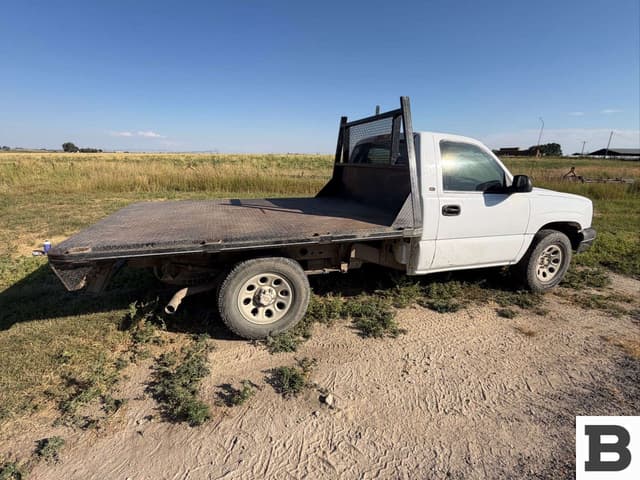 Image of Chevrolet 1500 equipment image 3