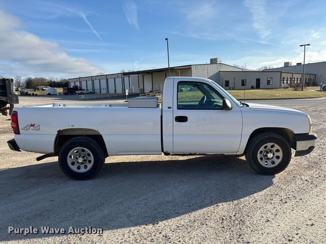 Image of Chevrolet 1500 equipment image 3