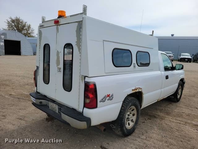 Image of Chevrolet 1500 equipment image 4