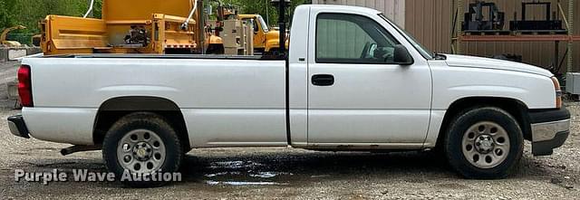 Image of Chevrolet 1500 equipment image 3
