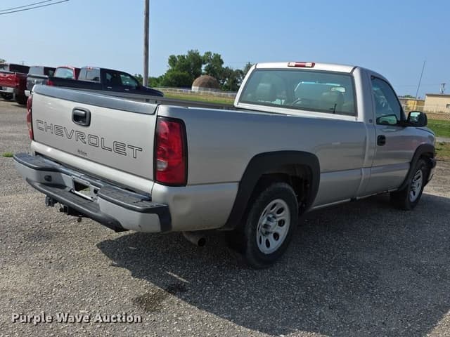 Image of Chevrolet 1500 equipment image 4