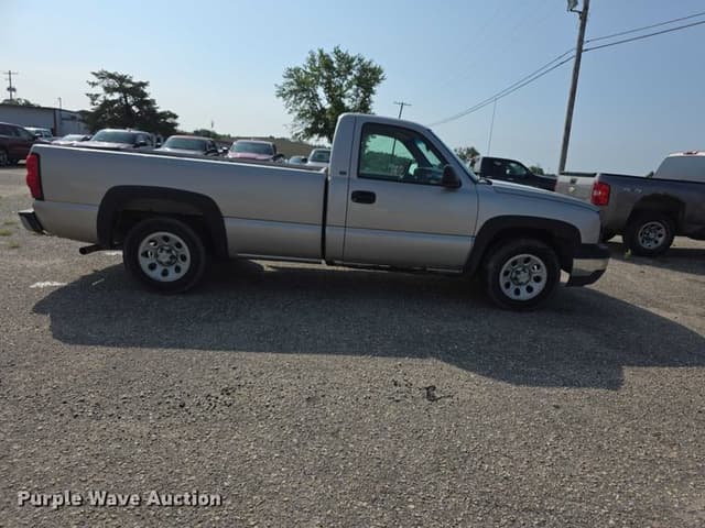 Image of Chevrolet 1500 equipment image 3