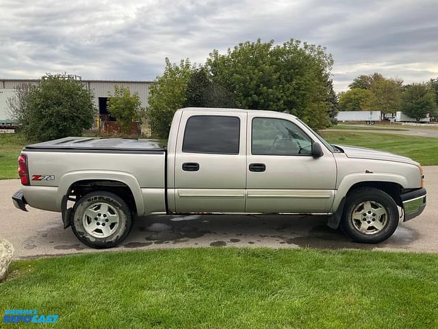 Image of Chevrolet 1500 equipment image 3