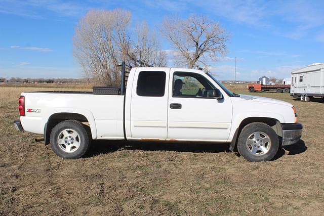 Image of Chevrolet 1500 equipment image 3