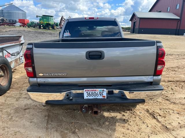Image of Chevrolet 2500HD equipment image 2