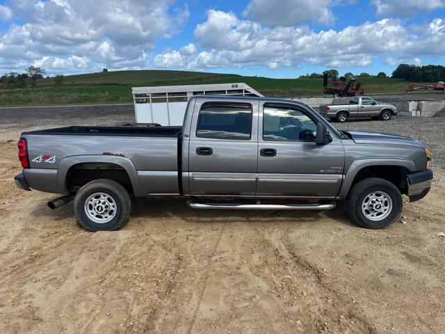 Image of Chevrolet 2500HD equipment image 4