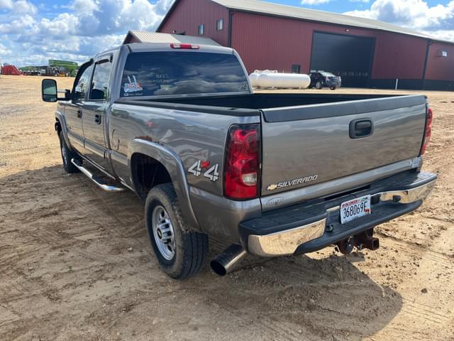 Image of Chevrolet 2500HD equipment image 1