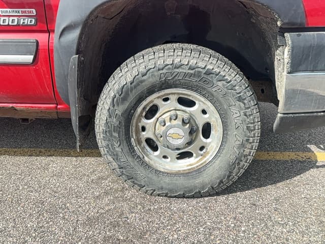 Image of Chevrolet 2500HD equipment image 3