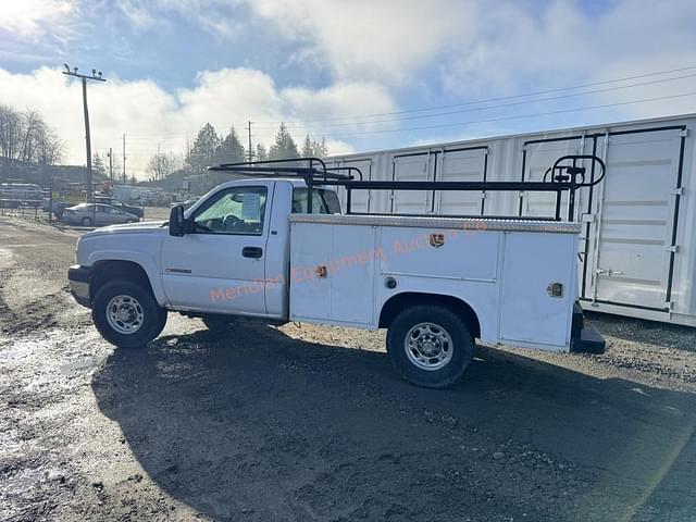 Image of Chevrolet 2500HD equipment image 3