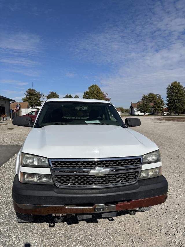 Image of Chevrolet 2500 equipment image 1