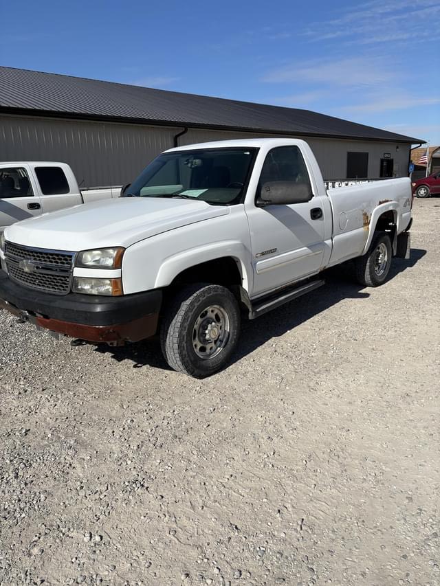 Image of Chevrolet 2500 equipment image 2