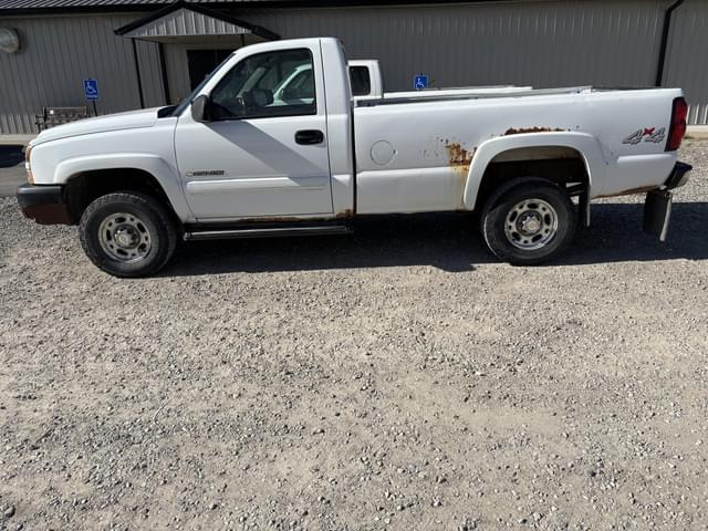 Image of Chevrolet 2500 equipment image 3