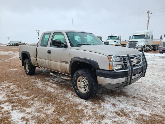 Image of Chevrolet 2500HD equipment image 1