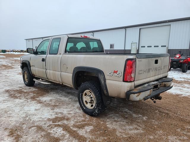 Image of Chevrolet 2500HD equipment image 3