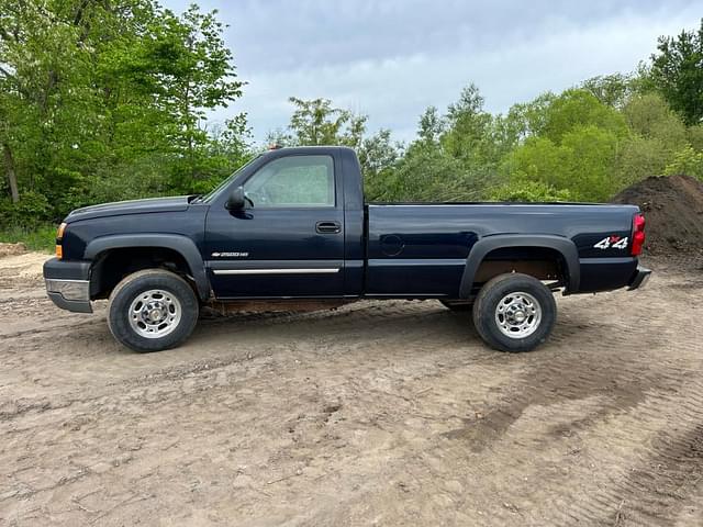 Image of Chevrolet 2500 equipment image 3