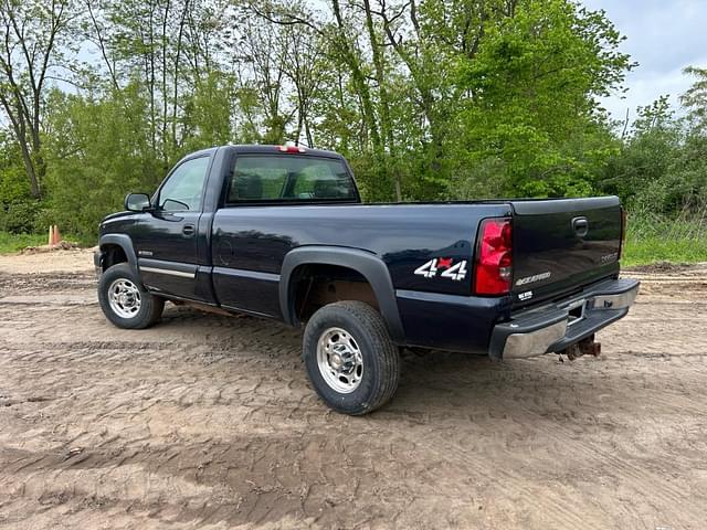 Image of Chevrolet 2500 equipment image 4