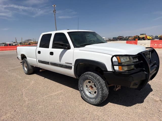 Image of Chevrolet 2500HD equipment image 2