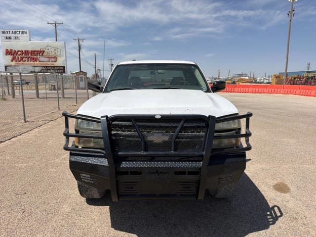 Image of Chevrolet 2500HD equipment image 1