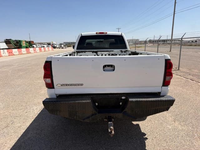 Image of Chevrolet 2500HD equipment image 4