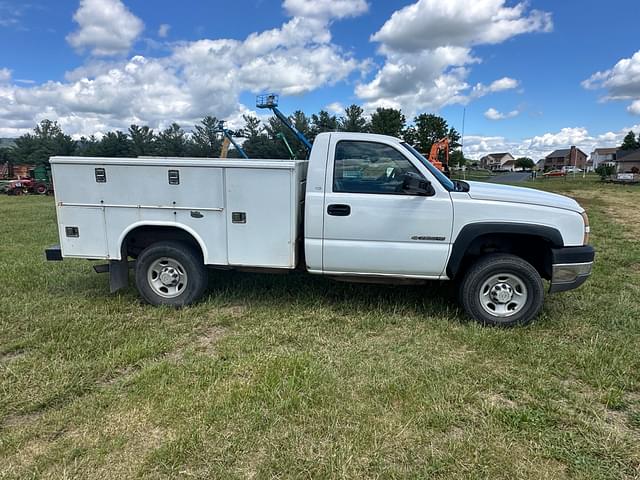 Image of Chevrolet 2500HD equipment image 3