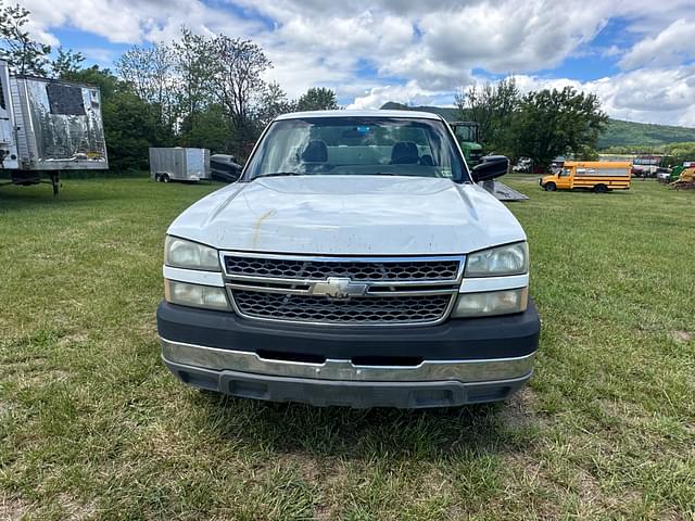 Image of Chevrolet 2500HD equipment image 2