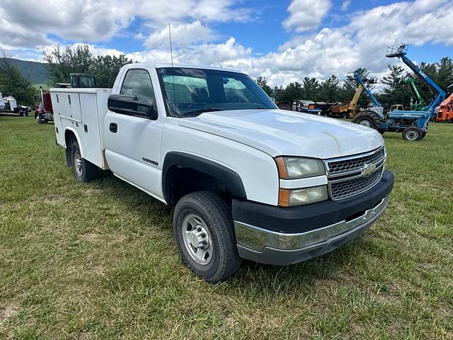 Image of Chevrolet 2500HD equipment image 4