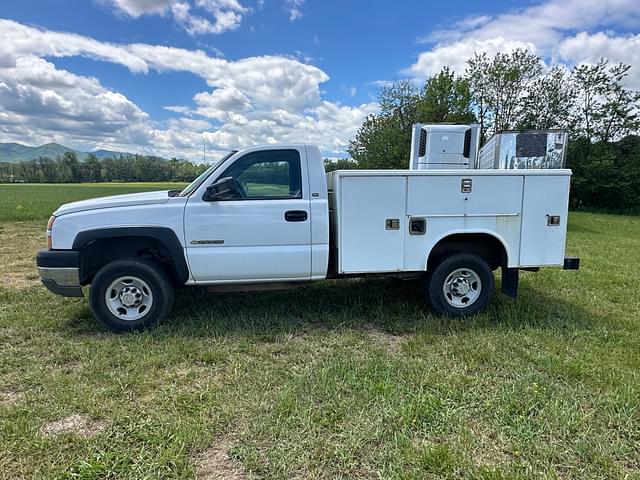 Image of Chevrolet 2500HD equipment image 1