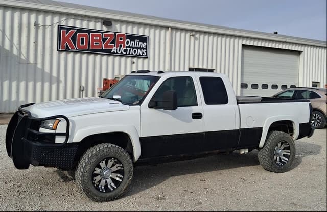 Image of Chevrolet 2500HD equipment image 1