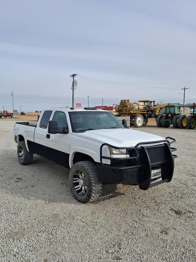 Image of Chevrolet 2500HD equipment image 3