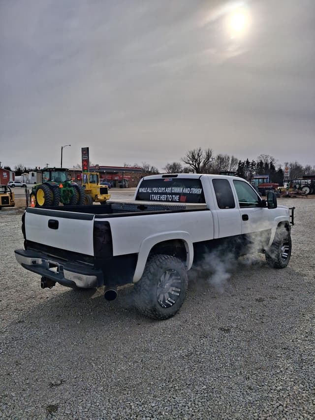 Image of Chevrolet 2500HD equipment image 4