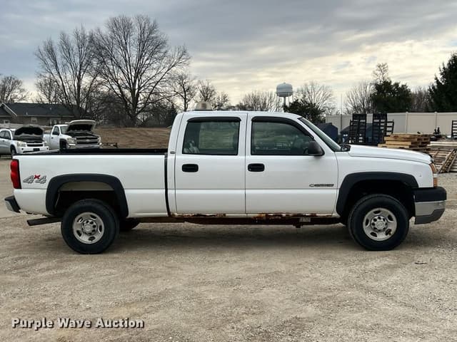 Image of Chevrolet 2500HD equipment image 3