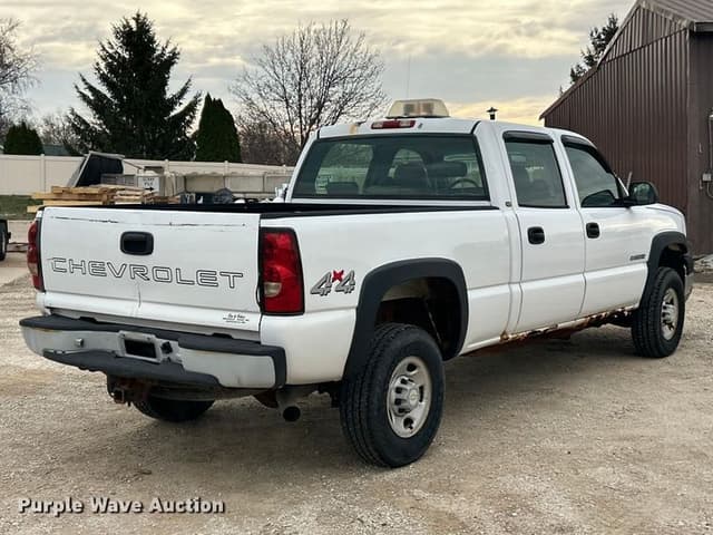 Image of Chevrolet 2500HD equipment image 4
