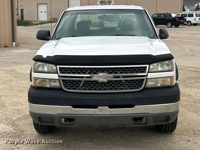 Image of Chevrolet 2500HD equipment image 1