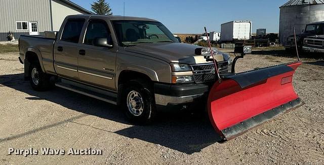 Image of Chevrolet 2500HD equipment image 2