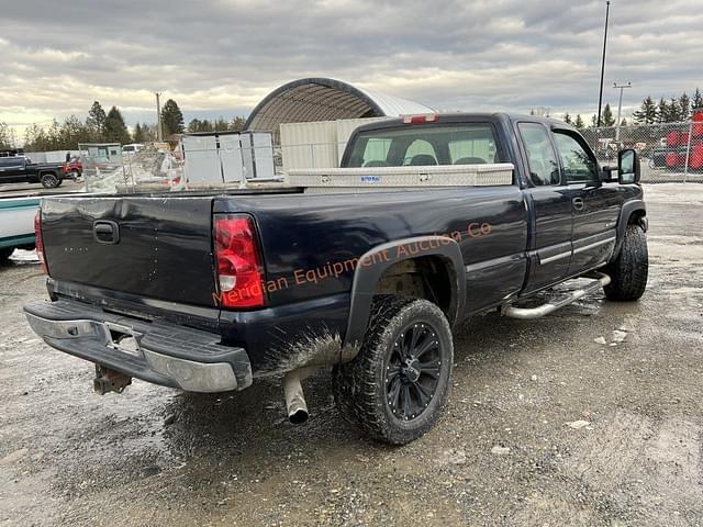 Image of Chevrolet 2500HD equipment image 4