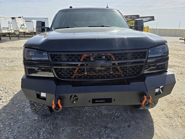 Image of Chevrolet 2500HD equipment image 1