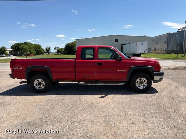 Image of Chevrolet 2500HD equipment image 3