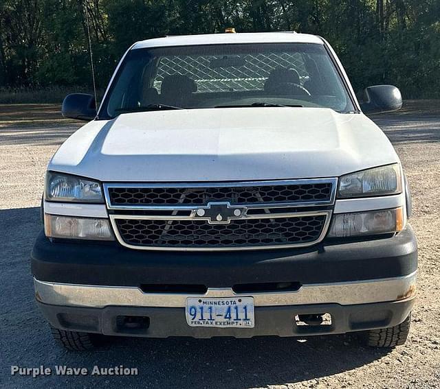 Image of Chevrolet 2500HD equipment image 1