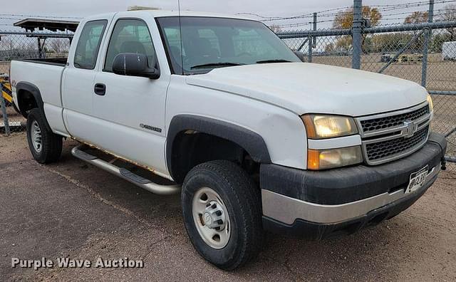 Image of Chevrolet 2500HD equipment image 2